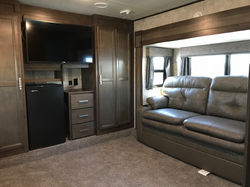 '18 Roamer Front Entertainment Room