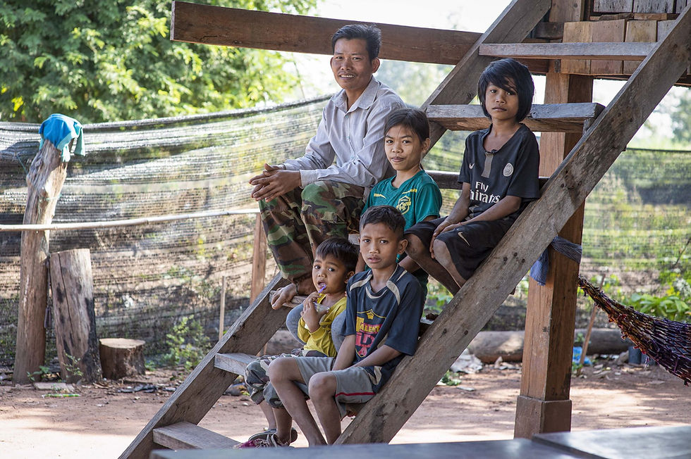m_DSC_9446 Mao Sarun_and family on the stair copy.jpeg