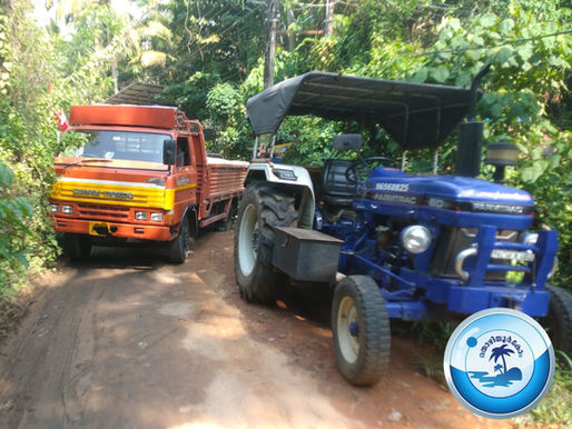 🚨 ലോറി താഴ്ന്നു ഗതാഗതം തടസ്സപ്പെട്ടു 🚨