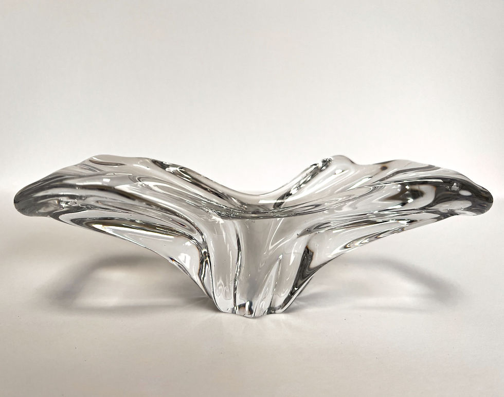 Description:

A wonderful oblong thick crystal, clear glass freeform dish, stamped 'Baccarat France' on the base.

 

An elegant trinket dish, or to be used as decoration.
 

Measure approximately:

Height 7 cm / 3 inches

Width 22 cm / 9 inches

Depth 8cm / 3.5 inches

 

Weight: 0.872 kg

 

Condition:

Excellent condition, no chips or cracks. Wear consistent with age and use and age.

Postage:

Every item will be packaged to my best ability, all glass items will be in a box using suitable padding and packaging

 

Authentic Signed French Baccarat crystal coupe glass dish, centrepiece, modern