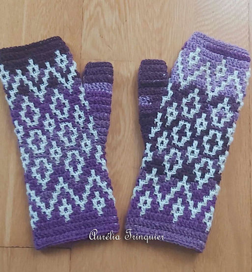 U&Me Wrist-Warmers mosaic crochet pattern