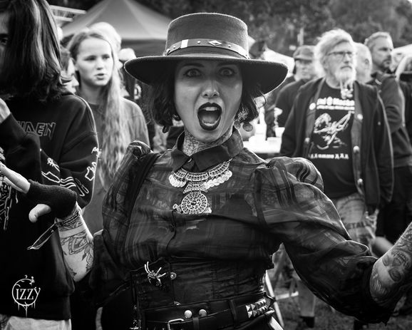 Candid black-and-white photograph of a person at Wini Macken Open Air 2026.