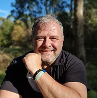Steve Barker, leadership coach and podcast host, helping Australian executives and team leaders build clarity, confidence, and authentic leadership.