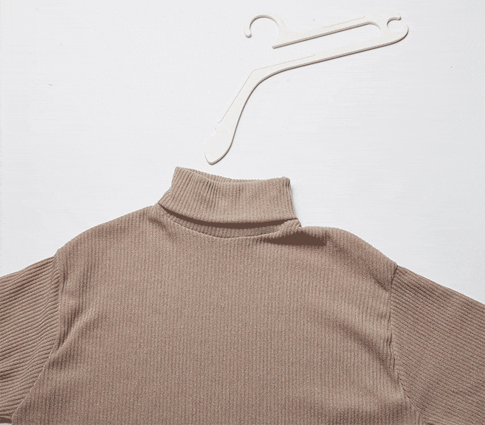 01 PREVENTS THE NECKLINE FROM STRETCHING