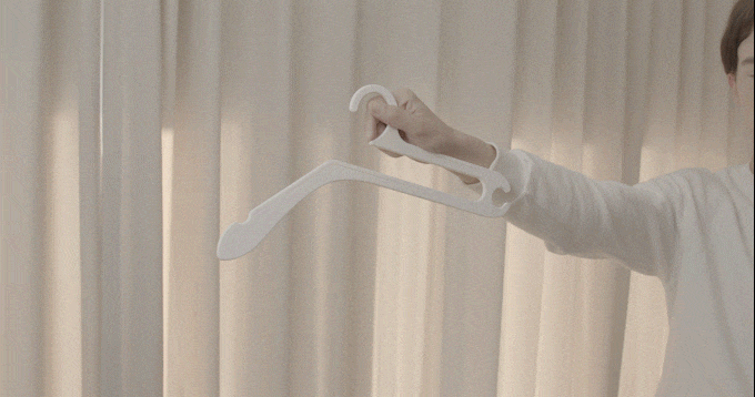 HOW TO USE IT - FOLD & HANG.gif