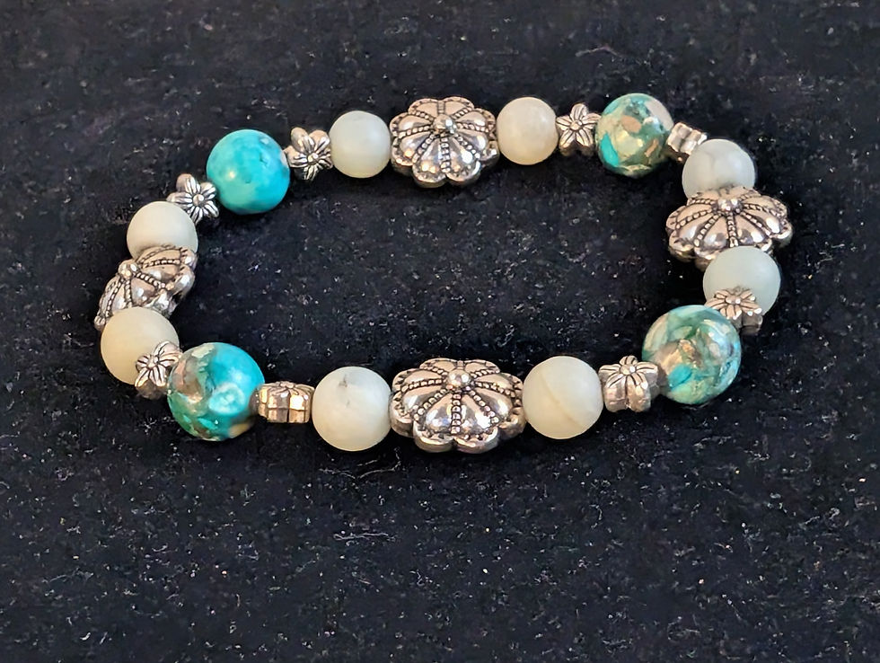 Bracelet with turquoise and flower beads