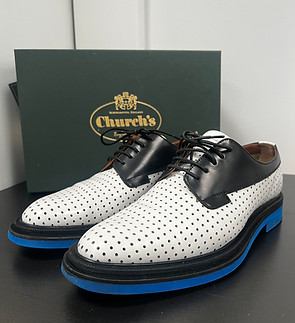 Repigmentation d'une paire de chaussures en cuir homme de la marque Church's à l'aide des produits Colourlock.