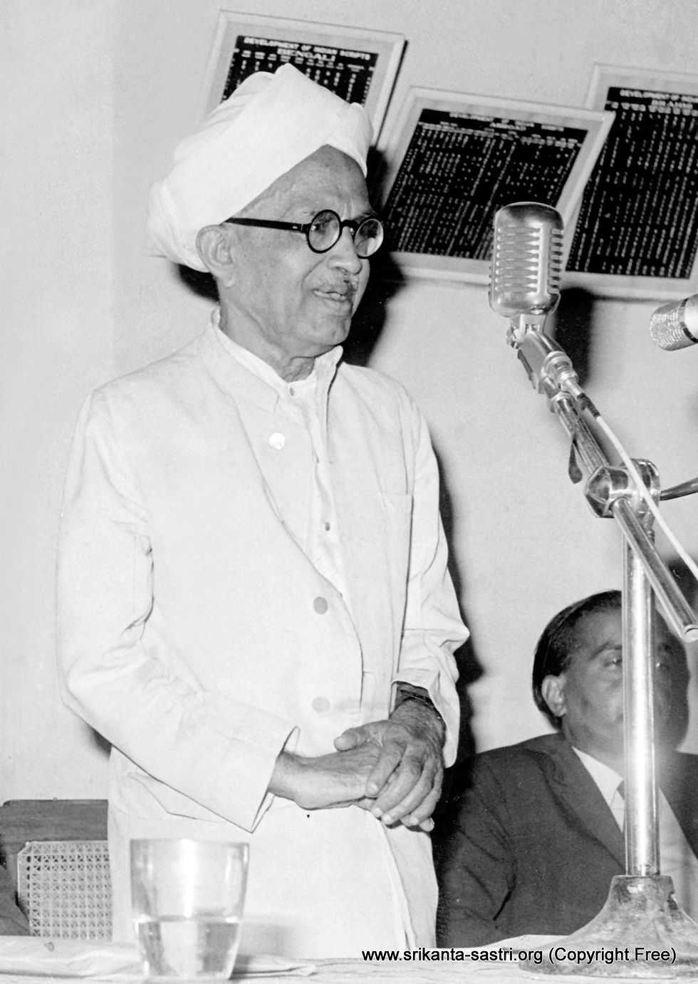 V. Seetharamaiah delivering a lecture at Mythic Society