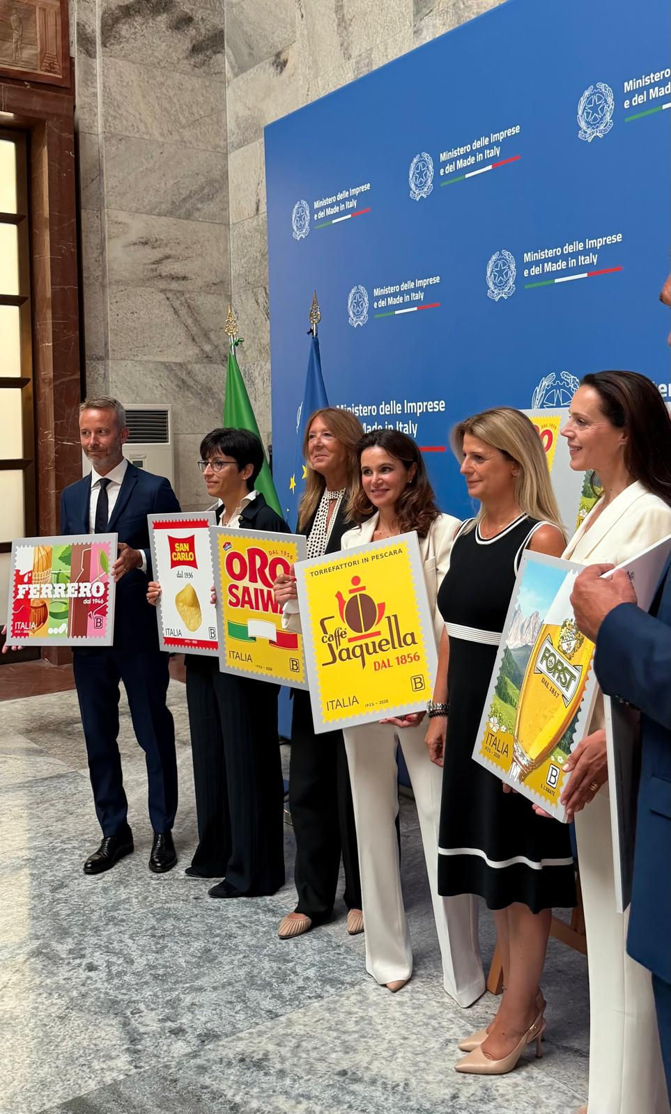 I rappresentanti delle aziende con i francobolli
