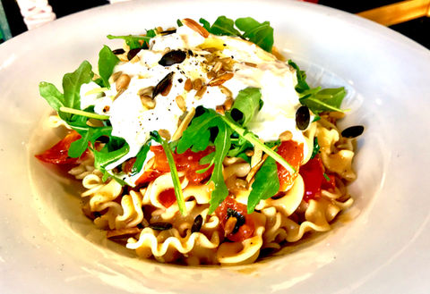 Mafaldine aux tomates cerises, rucola & stracciatella