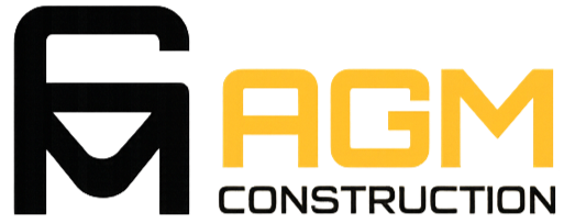 Logotipo da AGM Construction em amarelo e preto.