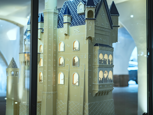 detail - gingerbread castle made with Swarovski diamonds - 3d design