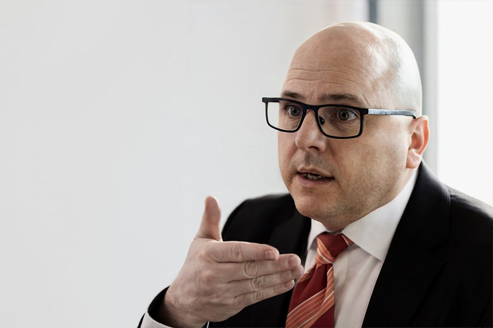 MLaw Donat Stadelmann in Beratungssituation