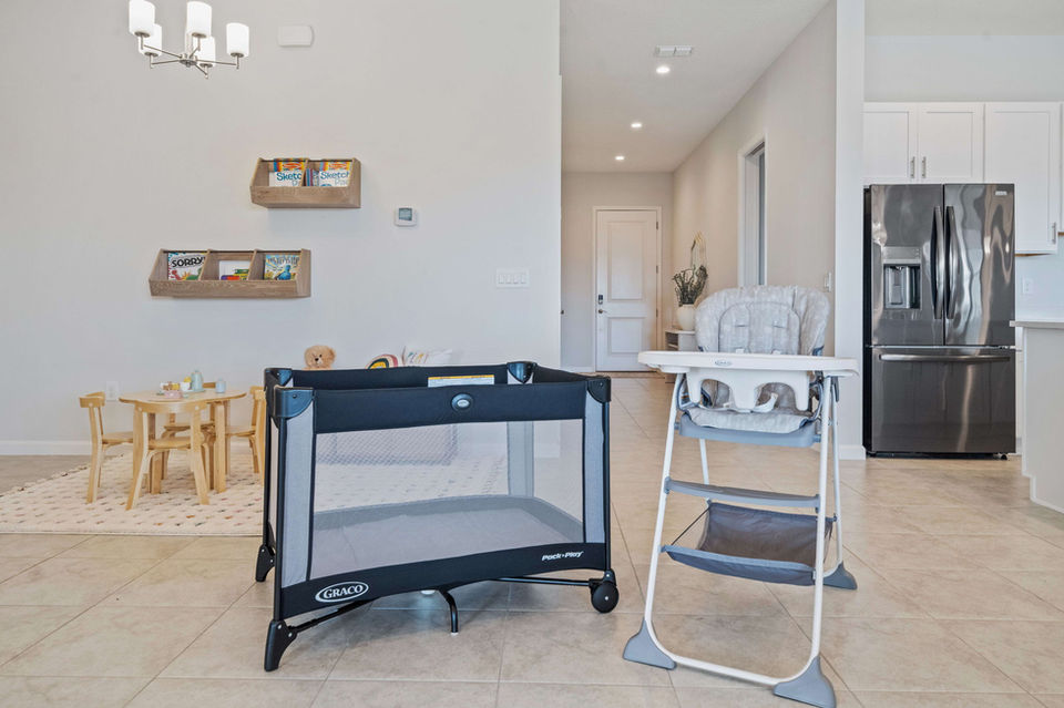 pack n play
crib
high chair