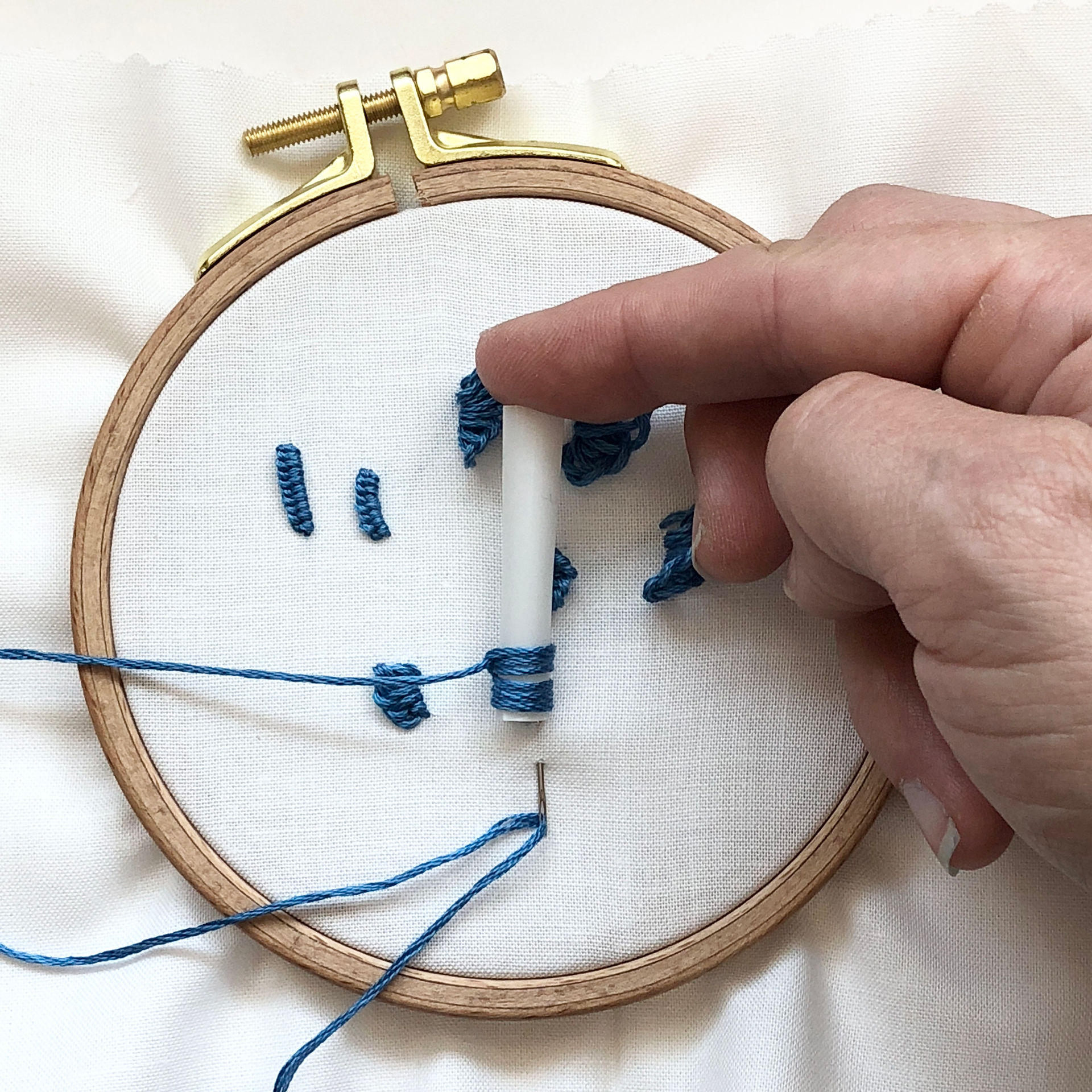 how to embroider the multi-needle cast on stitch