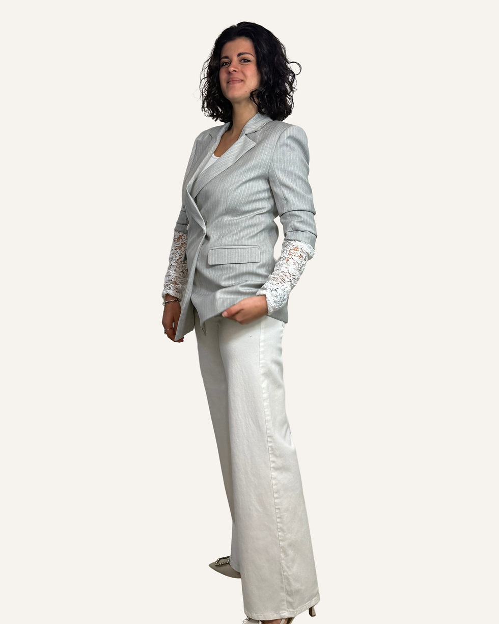 Miniatura: Blazer gessato con manica in pizzo // HAVEONE