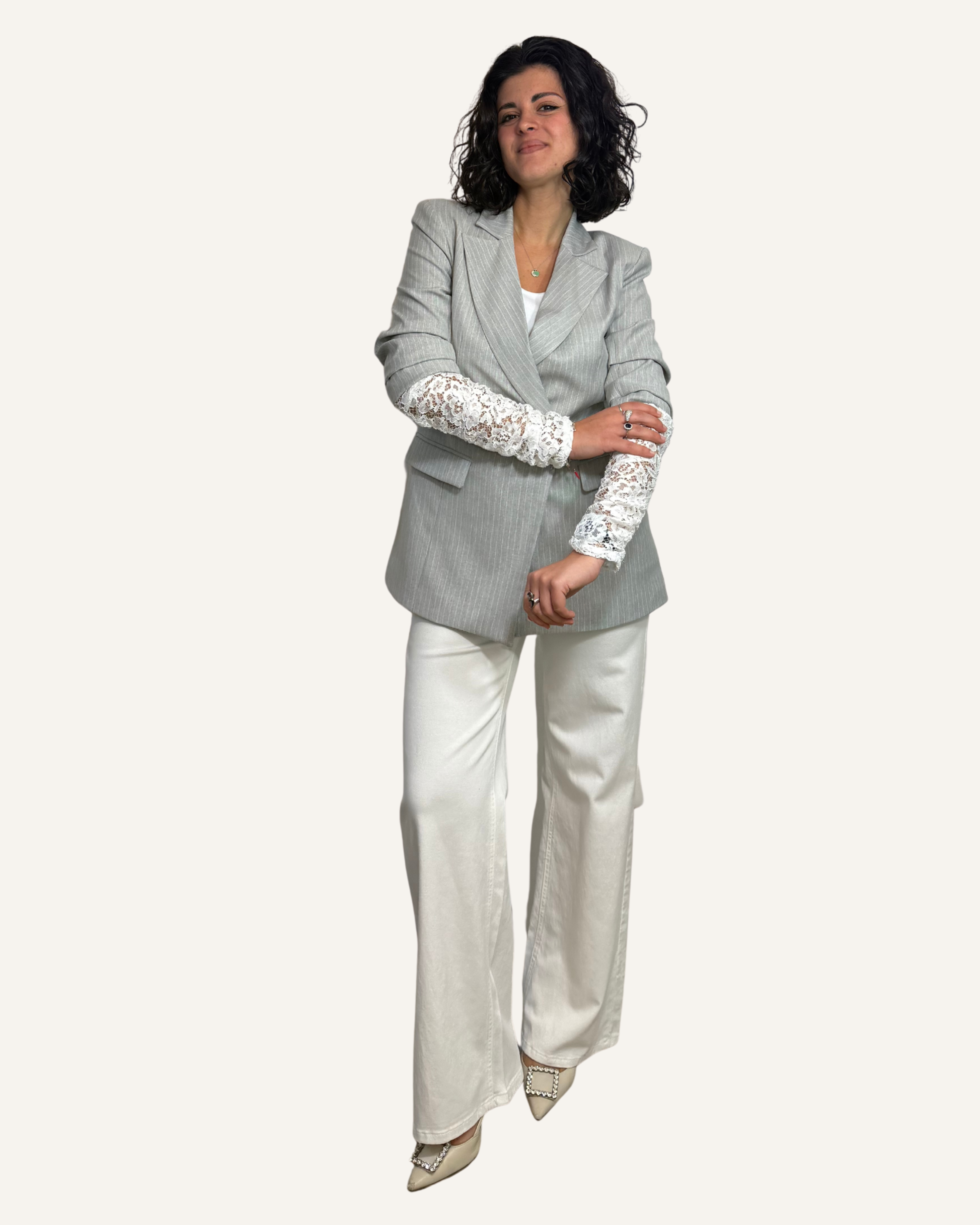 Blazer gessato con manica in pizzo // HAVEONE