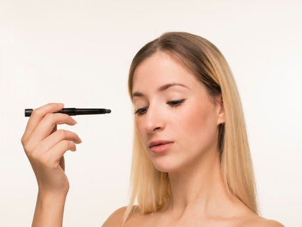 چرا نباید بدون بررسی نظرات خریداران خط چشم ماژیکی بخریم؟