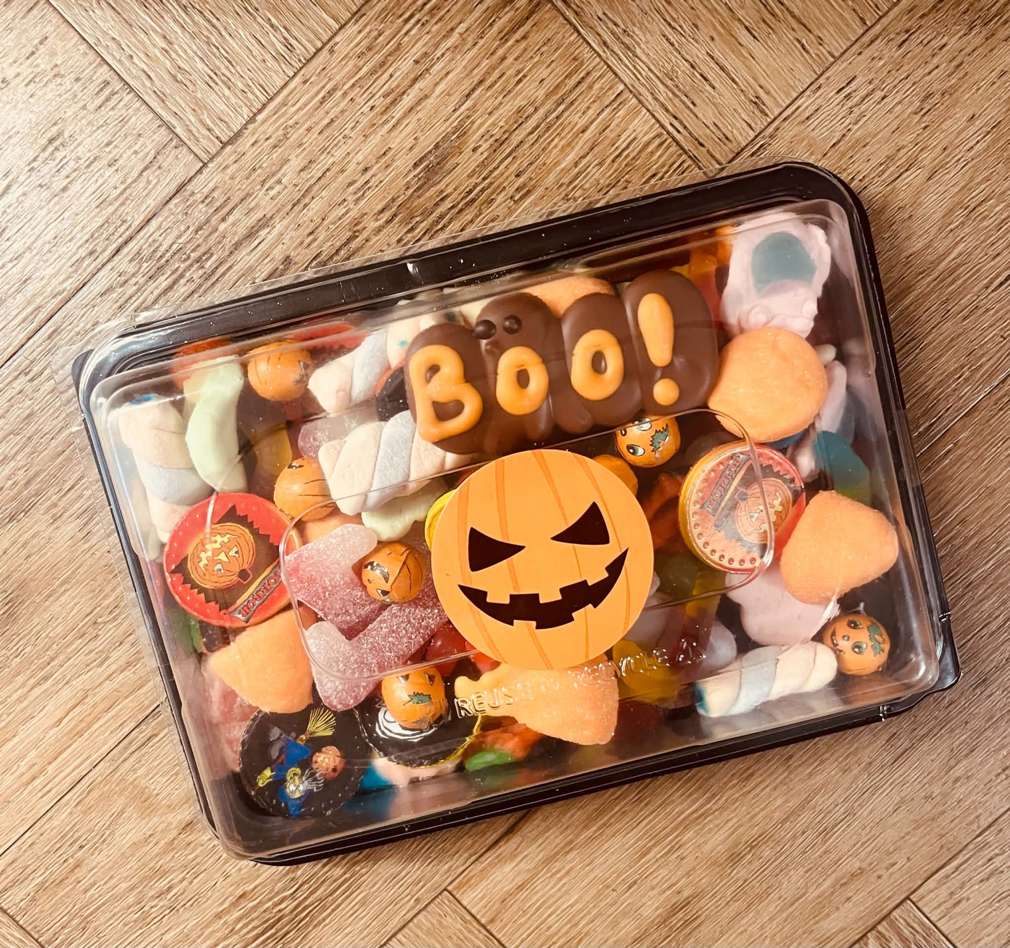 HALLOWEEN PLATTER (CHOCOLATE BOO TOPPED)