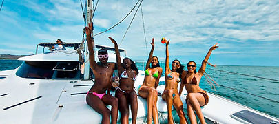 Playtide Charters SRL_Friends vacation