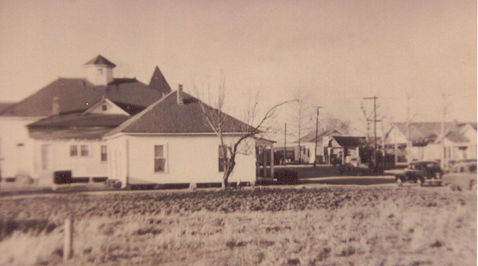 Munn's Chappel Church looking to the corner of Moncrief and Greenlawn Sts. 1940s.jpg