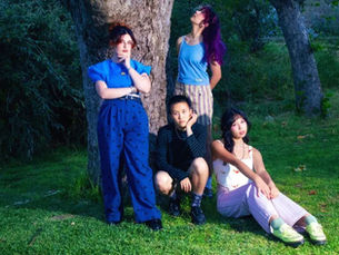 The Linda Lindas anunciam novo álbum Gotta Get Out e lançam parceria com Hayley Williams