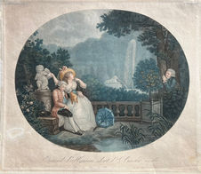 Estampe circulaire en couleur du XVIIIᵉ siècle. Dans un jardin ombragé, un couple est assis sur un banc de pierre ; l’homme dort tandis que la femme regarde de manière énigmatique un observateur caché à droite. Une statue de putto se trouve à gauche, une fontaine coule en arrière plan.