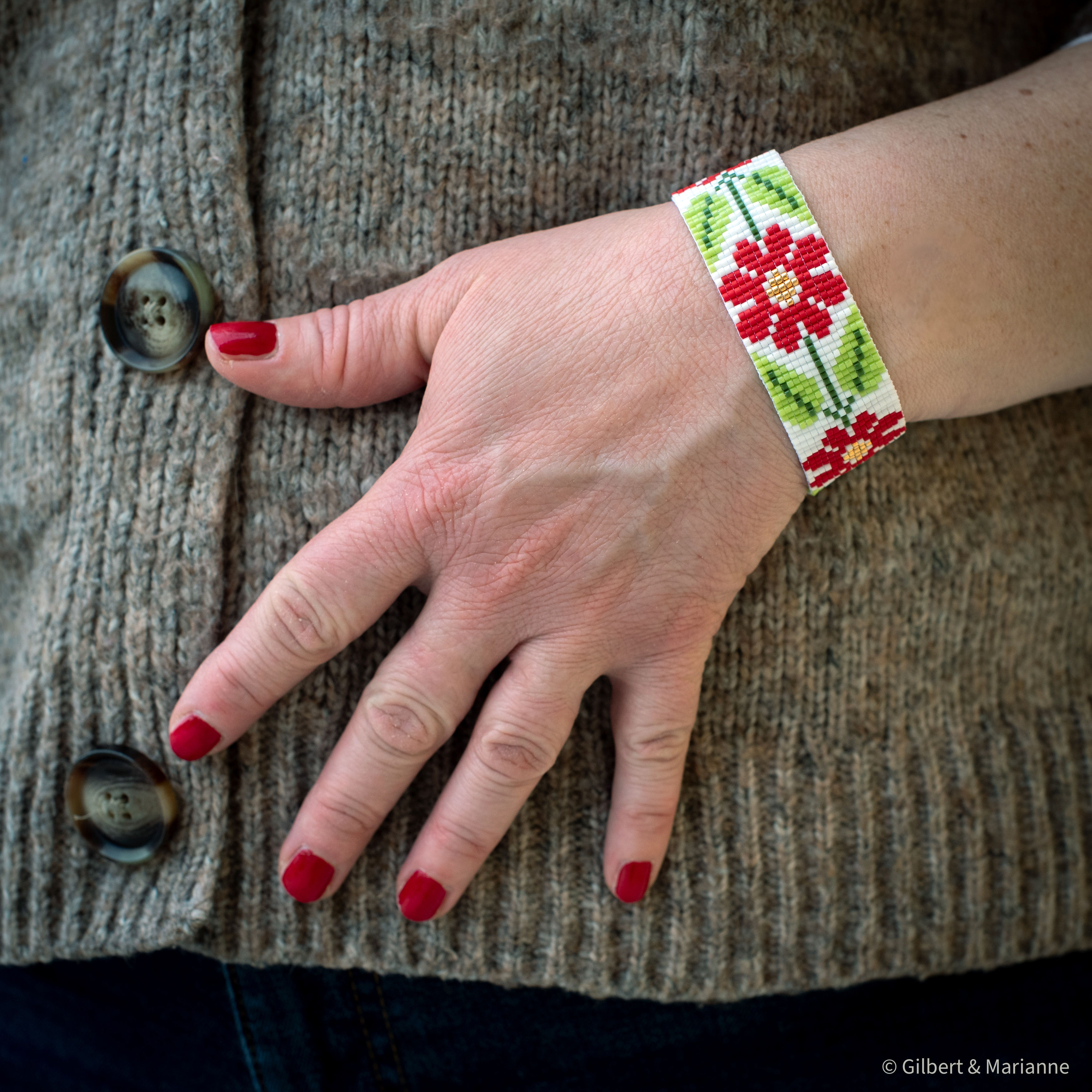 Bracelet grosse fleur rouges