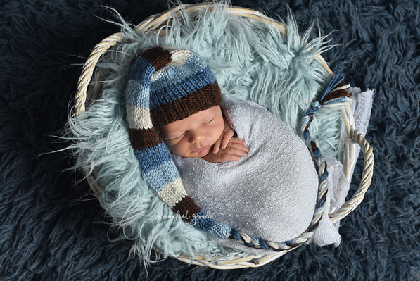 Austin's Goodness Newborn session | Ohio Newborn Photographers | 2 weeks new