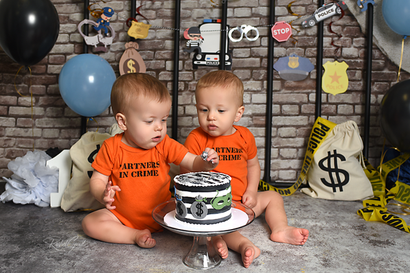 PARTNERS IN CRIME cake smash session