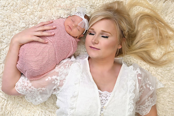 CeCe's Goodness Newborn session. Cleveland Photographer Rachel Good