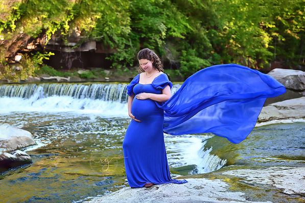 Sarah's couple maternity session. Olmsted Falls Maternity 