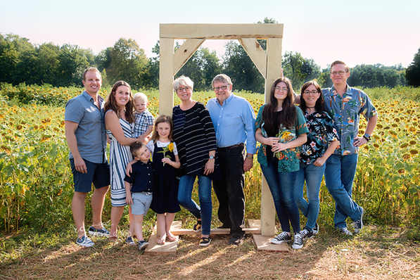 Medina Sunflower Farm. The Nord Extended family shoot, Wadsworth, OH photographer