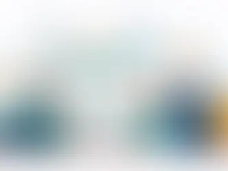 Equipe planejando calendário de conteúdo evergreen para mandato institucional 