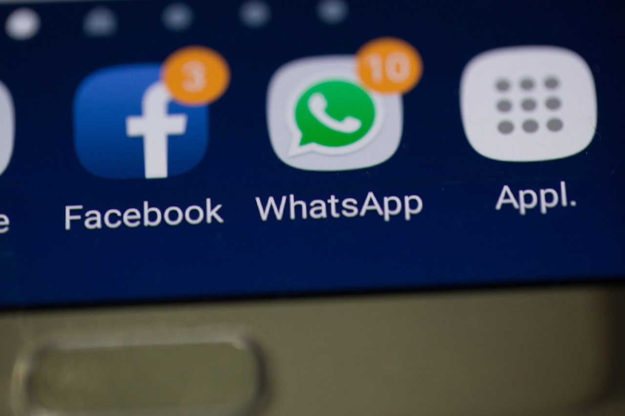 Meios de comunicação sociais, O facebook, Whatsapp