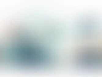 Ilustração de campanha eleitoral digital sendo observada por símbolos de lei 