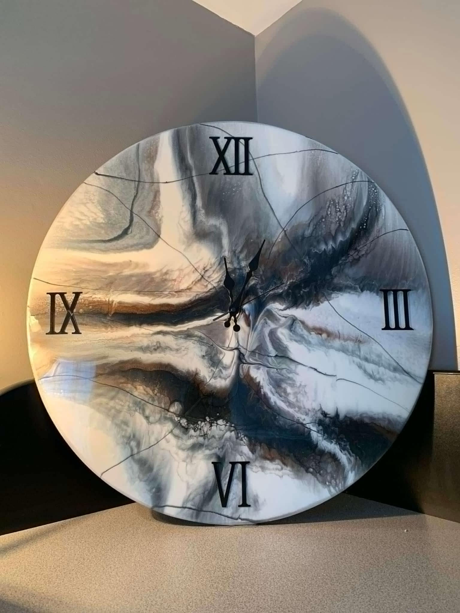 Grande Horloge en résine époxy unique pièce d'art unique