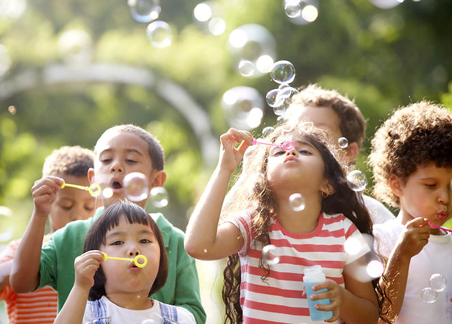les bulles et les enfants