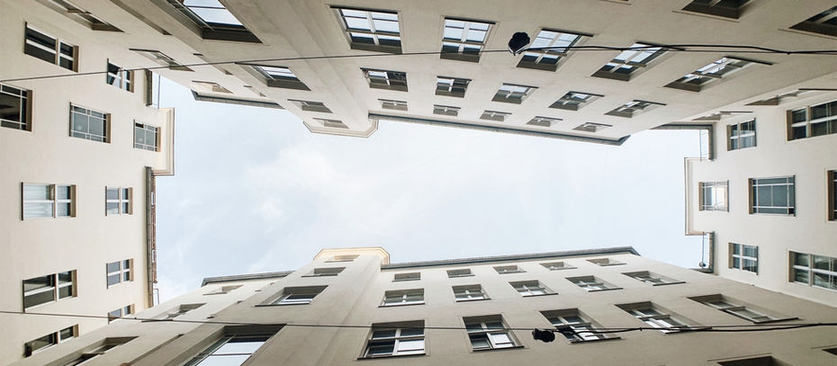 Öykü- İdil Gürsel Himmetoğlu- Kozmonot Apartmanı’nda İlginç Bir Davet