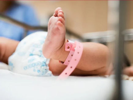 En Polonia, madre con siete hijos da a luz quintillizos