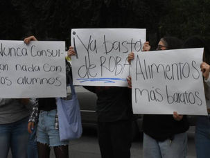 Alumnos del Claustro Universitario protestan ante aumento de colegiaturas