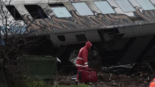 Finalizan labores de rescate tras accidente ferroviario en Grecia; decenas siguen desaparecidos