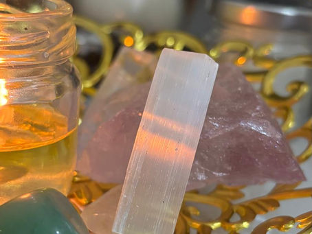 Selenita: A Pedra da Purificação, Paz e Conexão Espiritual