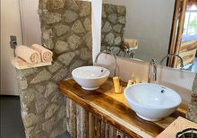SDB lodge supérieur parcs du nord.jpeg