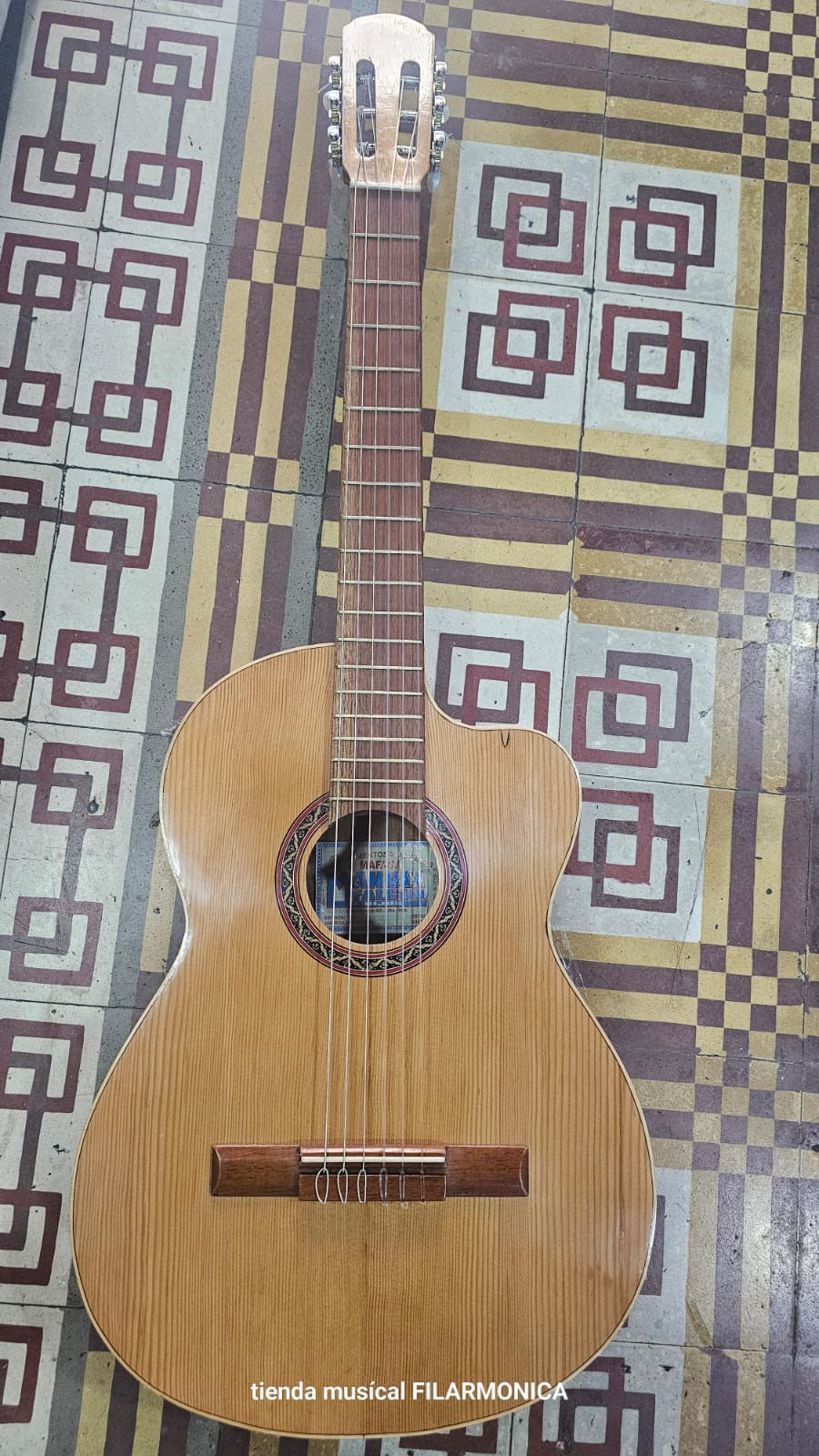 Guitarra Acústica Manuel Falcon Semi Profesional - COD: GAMF