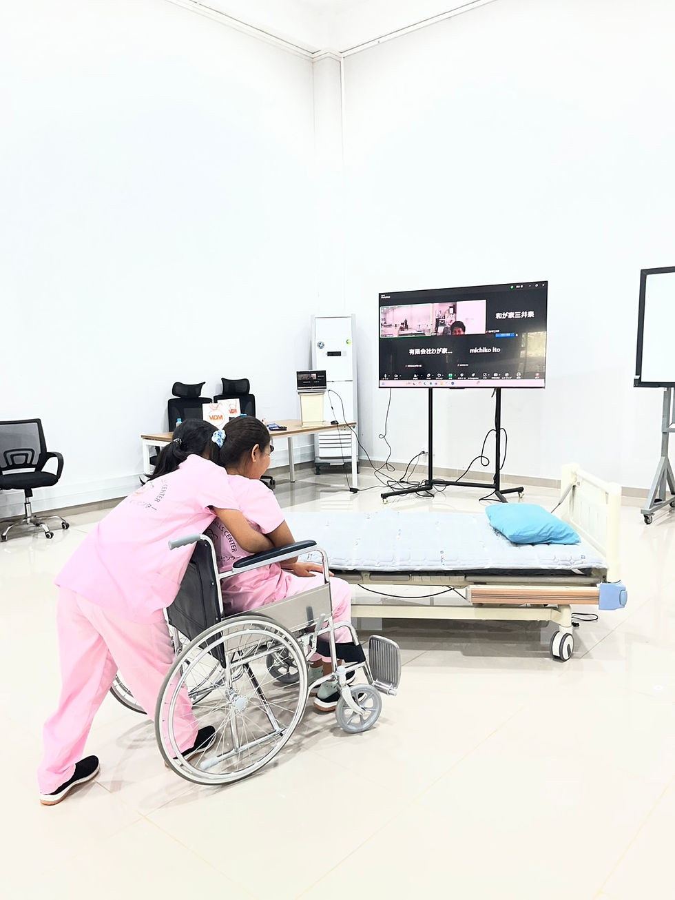 みんなの目線を気にしながら頑張ってます。