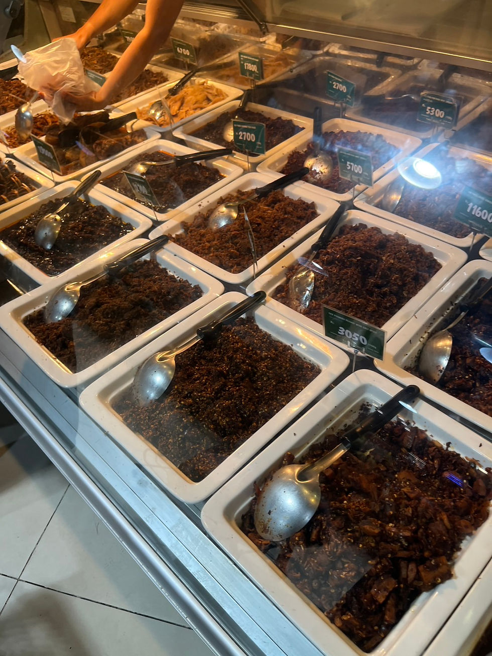 お惣菜の量り売りです。