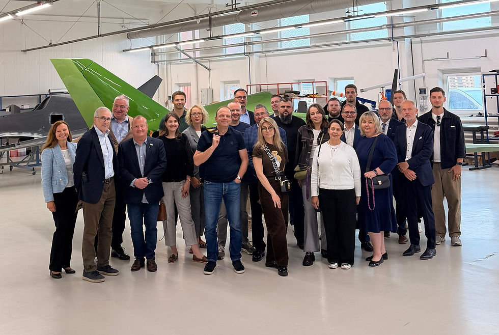FCCL Delegation Visits Tarragon Aircraft