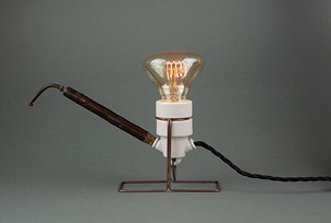 Lampe die an eine Pfeife erinnert