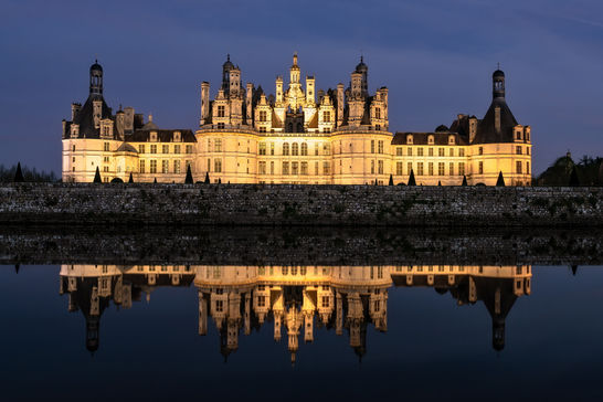 Schloss Chambord spiegelt sich im Burggraben